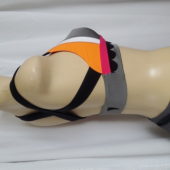 No Ka’ Oi scallop trim sports bra Size S - Picture 3 of 11